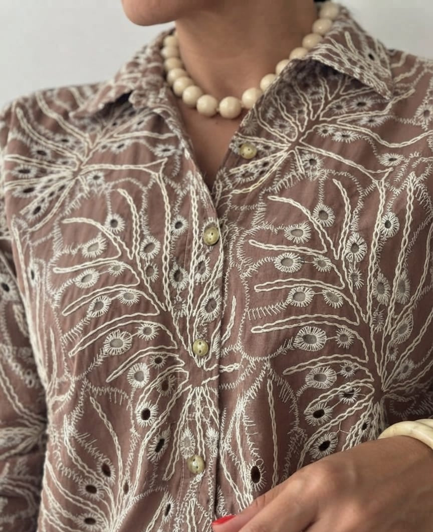 Camisa Ojalillo Bordado Cafe