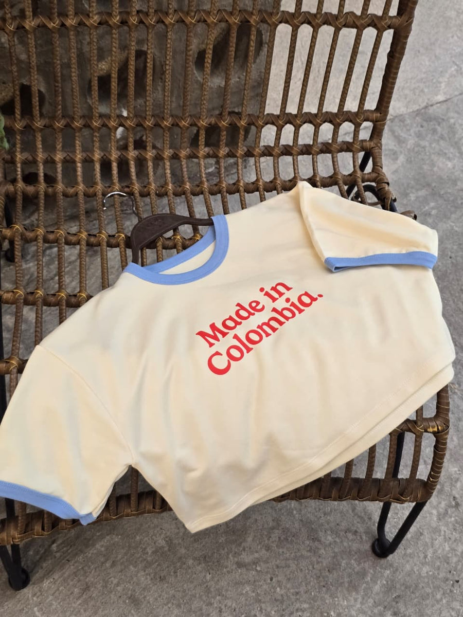 Camiseta Made In Colombia Cuello Azul