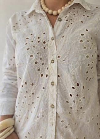 Camisa Ojalillo Bordada Marfil